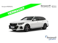 BMW 5-serie Touring - 550e xDrive M-Sport Pro - Pano - Driving Ass Prof - Onderstel Prof