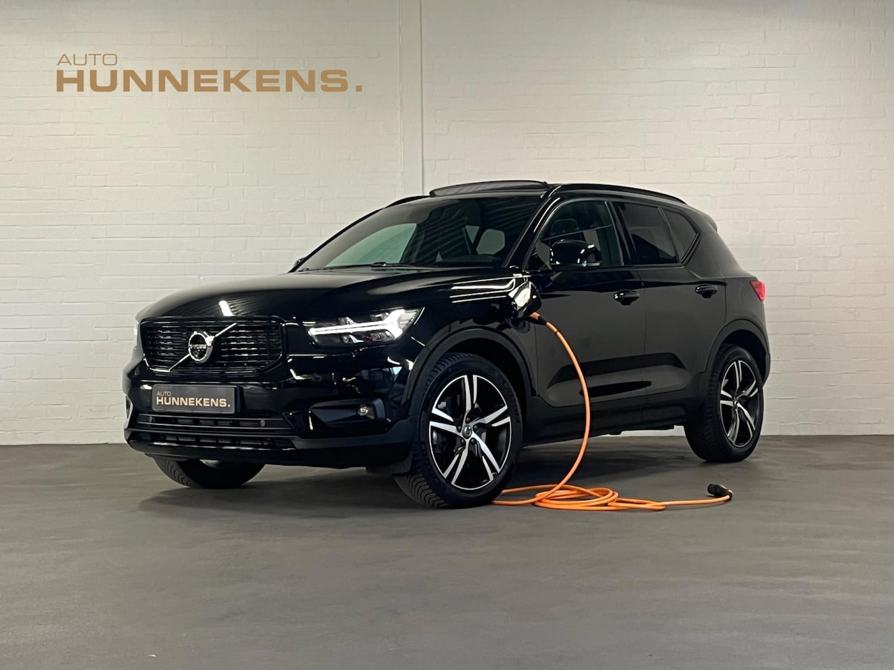 Volvo XC40 - 1.5 T5 Recharge R-Design | Open dak | Harman/Kardon | Adapt. Cruise c. | BLIS - AutoWereld.nl