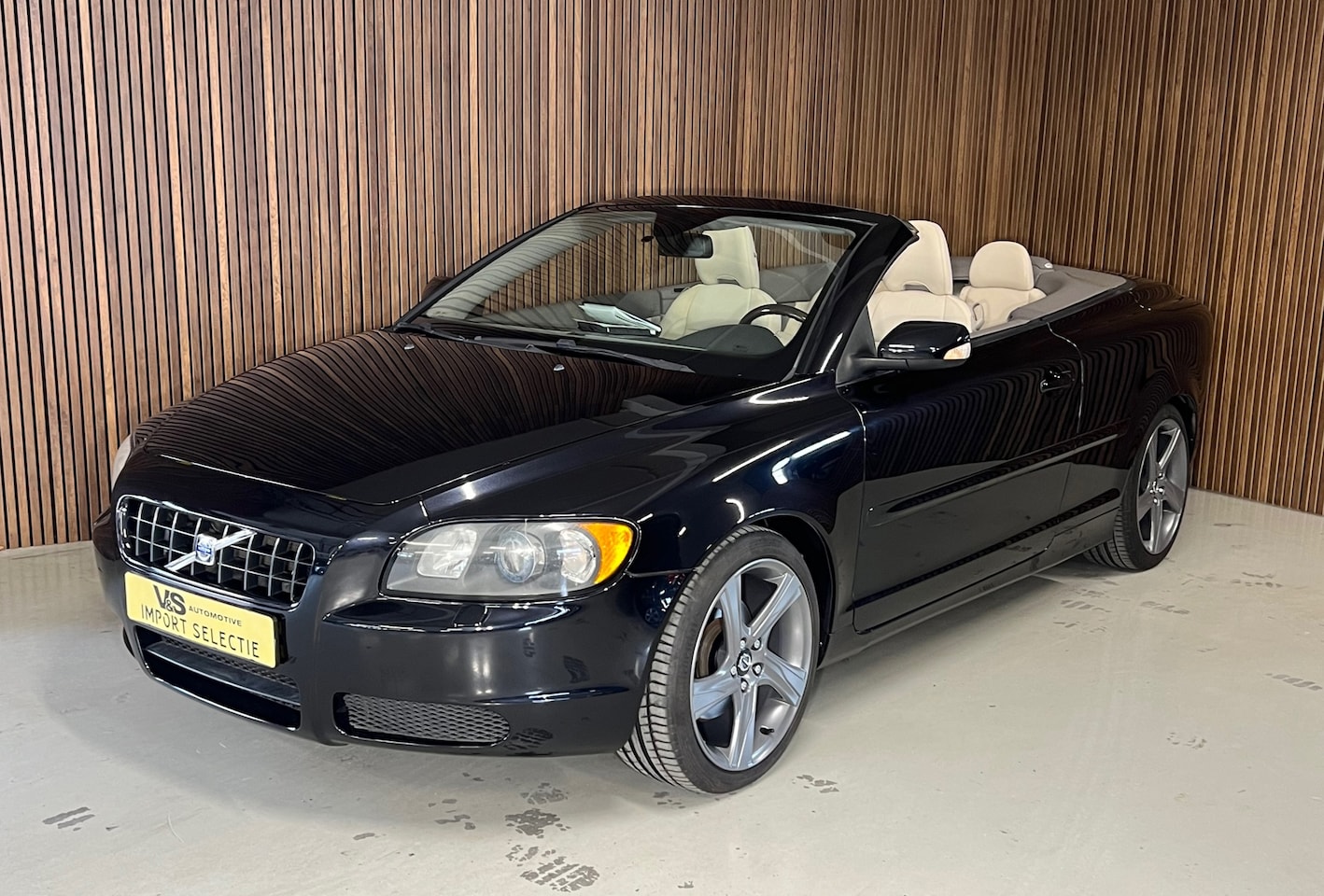 Volvo C70 Convertible - 2.5 T5 Momentum - 230 pk - 14045,- EX BTW - Youngtimer - AutoWereld.nl
