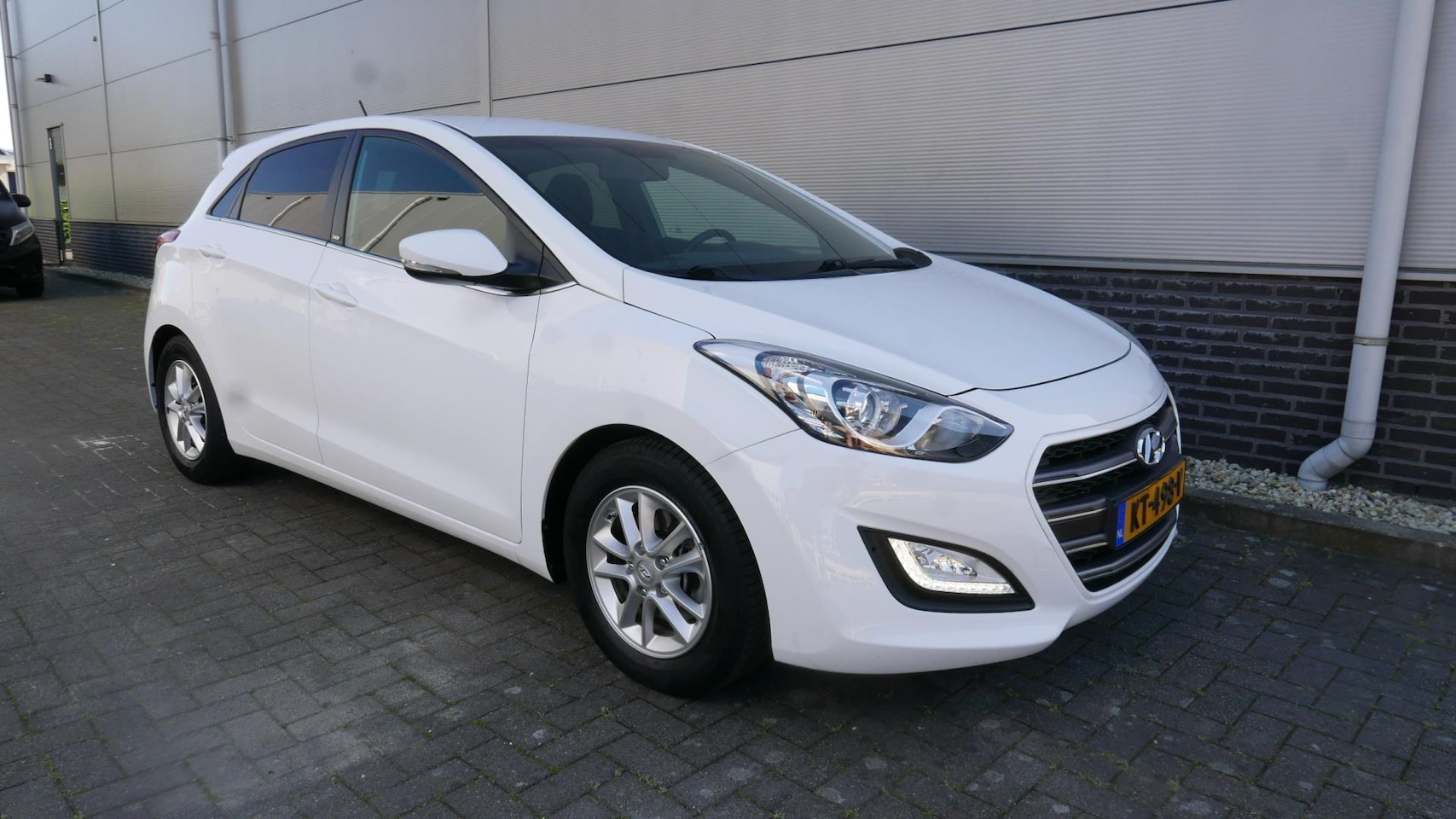 Hyundai i30 - 1.6 GDi GO! 2016 NAVI,CAMARA,TREKHAAK,85400 KM. - AutoWereld.nl
