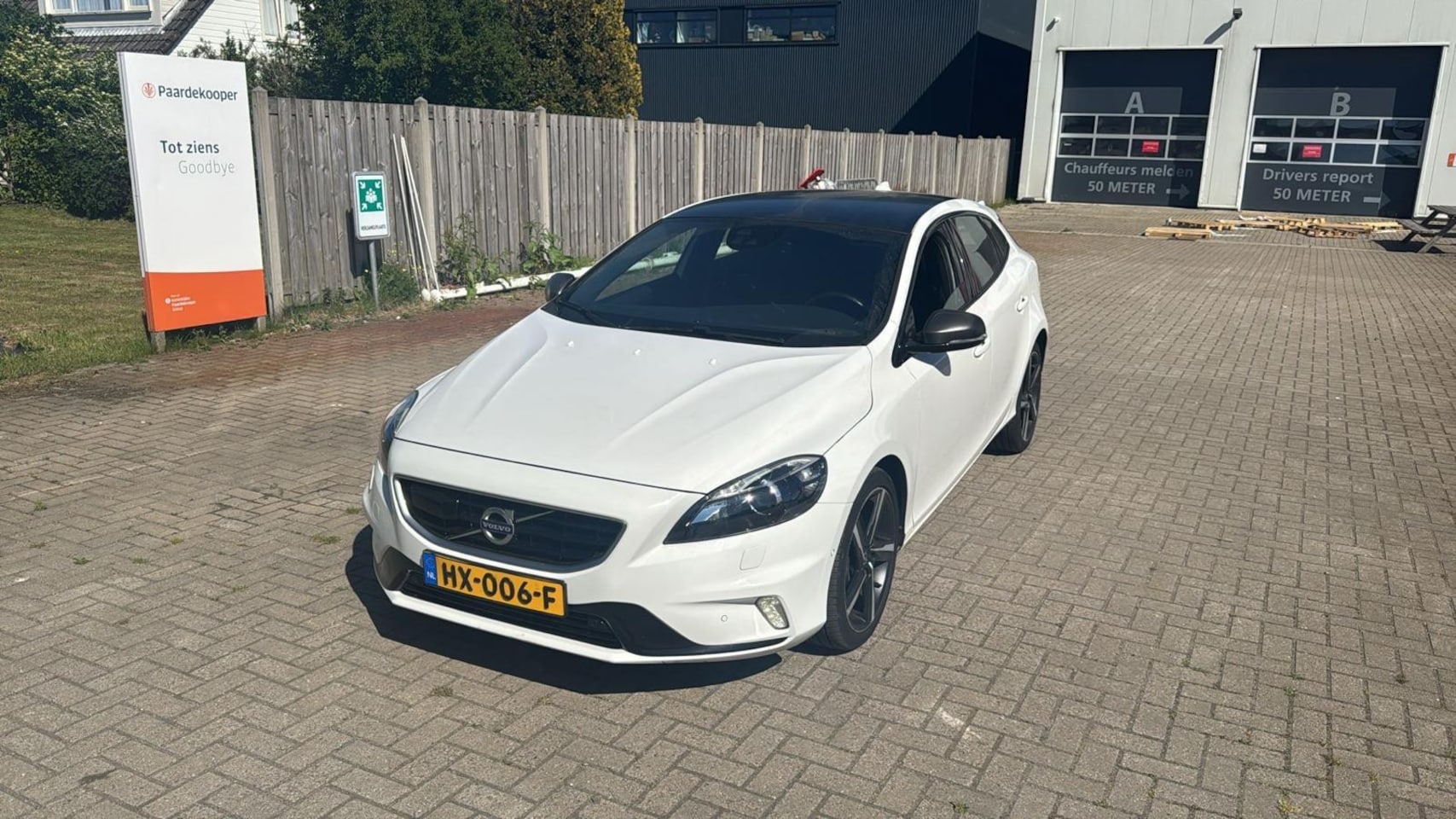 Volvo V40 - 2.0 D4 Ocean Race Pano Automaat Bom Vol Wit 2015 - AutoWereld.nl