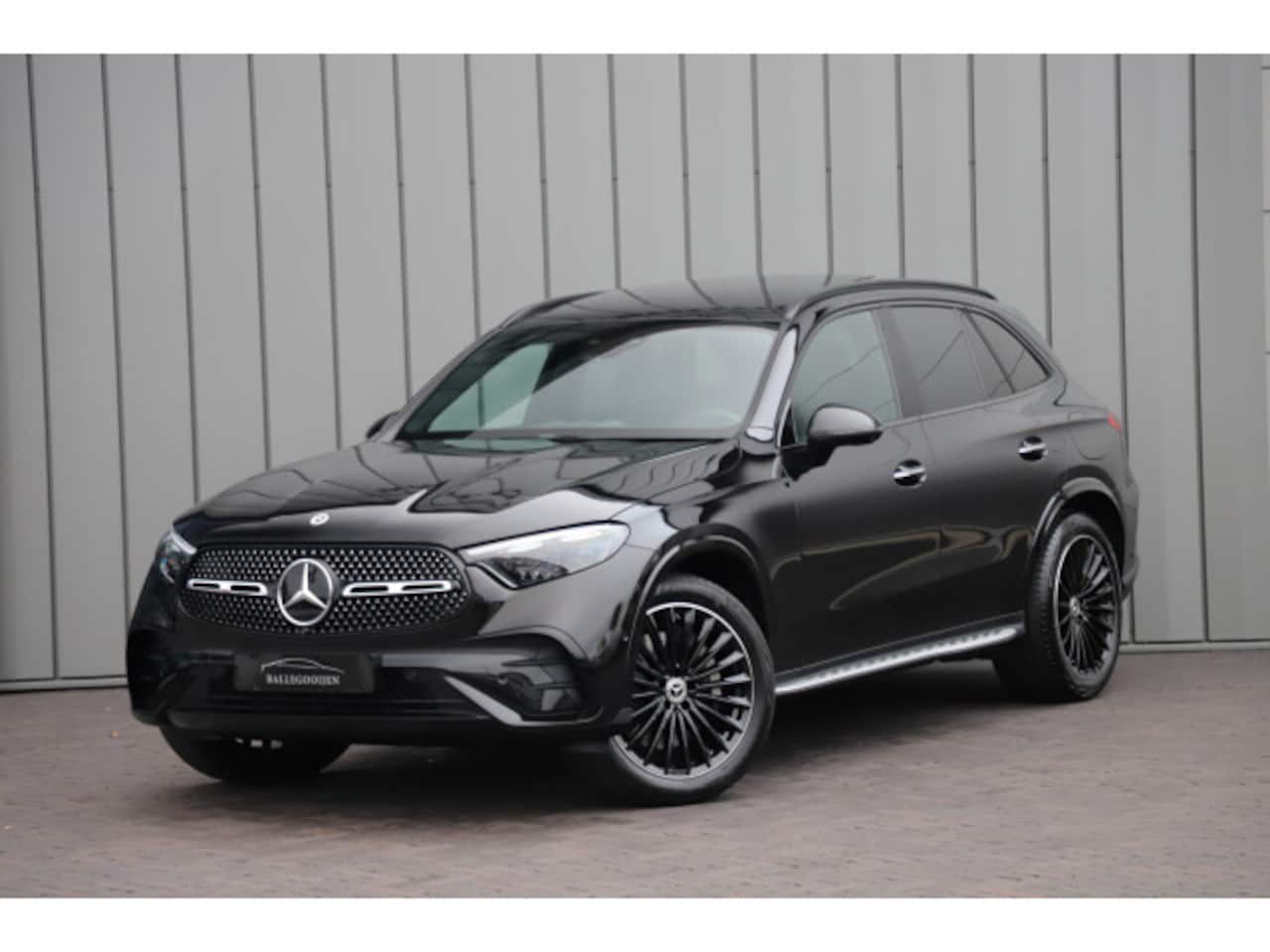 Mercedes-Benz GLC-klasse - 300e AMG 4-Matic | 313PK | Head-up | Keyles-go | Massage | Pano | Digital-light | Stoelkoe - AutoWereld.nl