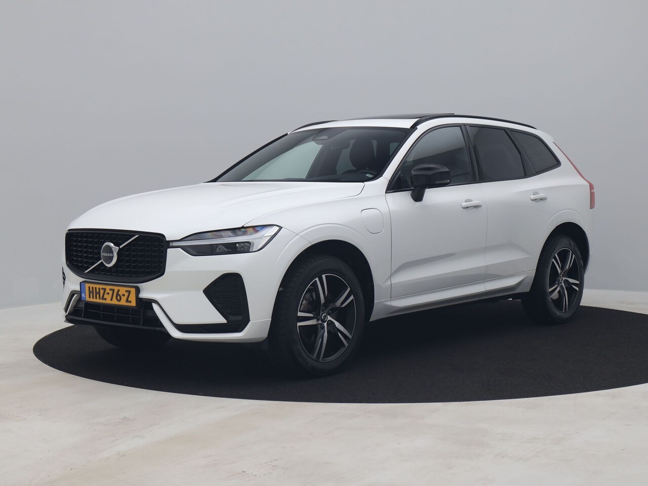 Volvo XC60 - 2.0 Recharge T6 AWD R-Design Long Range | FACELIFT | PANO | CAMERA | HUD | KEYLESS - AutoWereld.nl