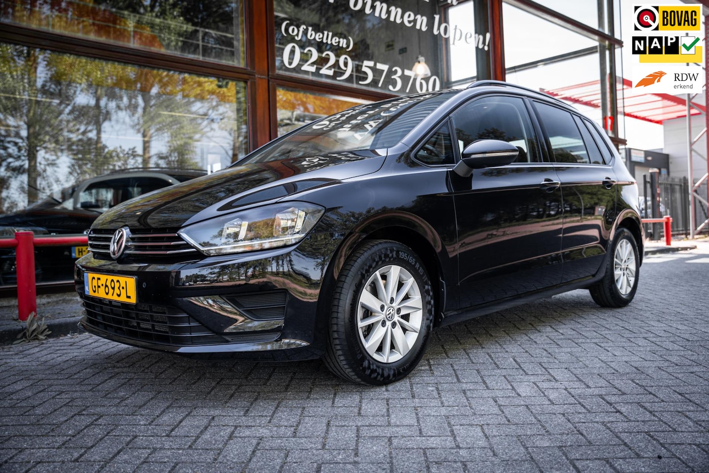 Volkswagen Golf Sportsvan - 1.2 TSI Comfortline | Parkeerhulp | Cruise Control | Bluetooth | - AutoWereld.nl