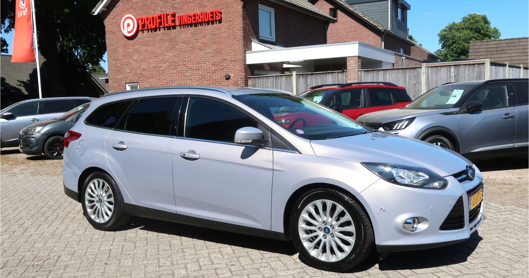 Ford Focus Wagon - 125 Pk EcoBoost Titanium * Hele Mooie * * Navigatie * Achteruitrij Camera * Trekhaak * Sto - AutoWereld.nl