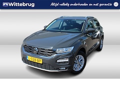 Volkswagen T-Roc - 1.0 TSI 110pk Style / Navigatie / Clima / Parkeersensoren Voor & Achter / 16" LMV