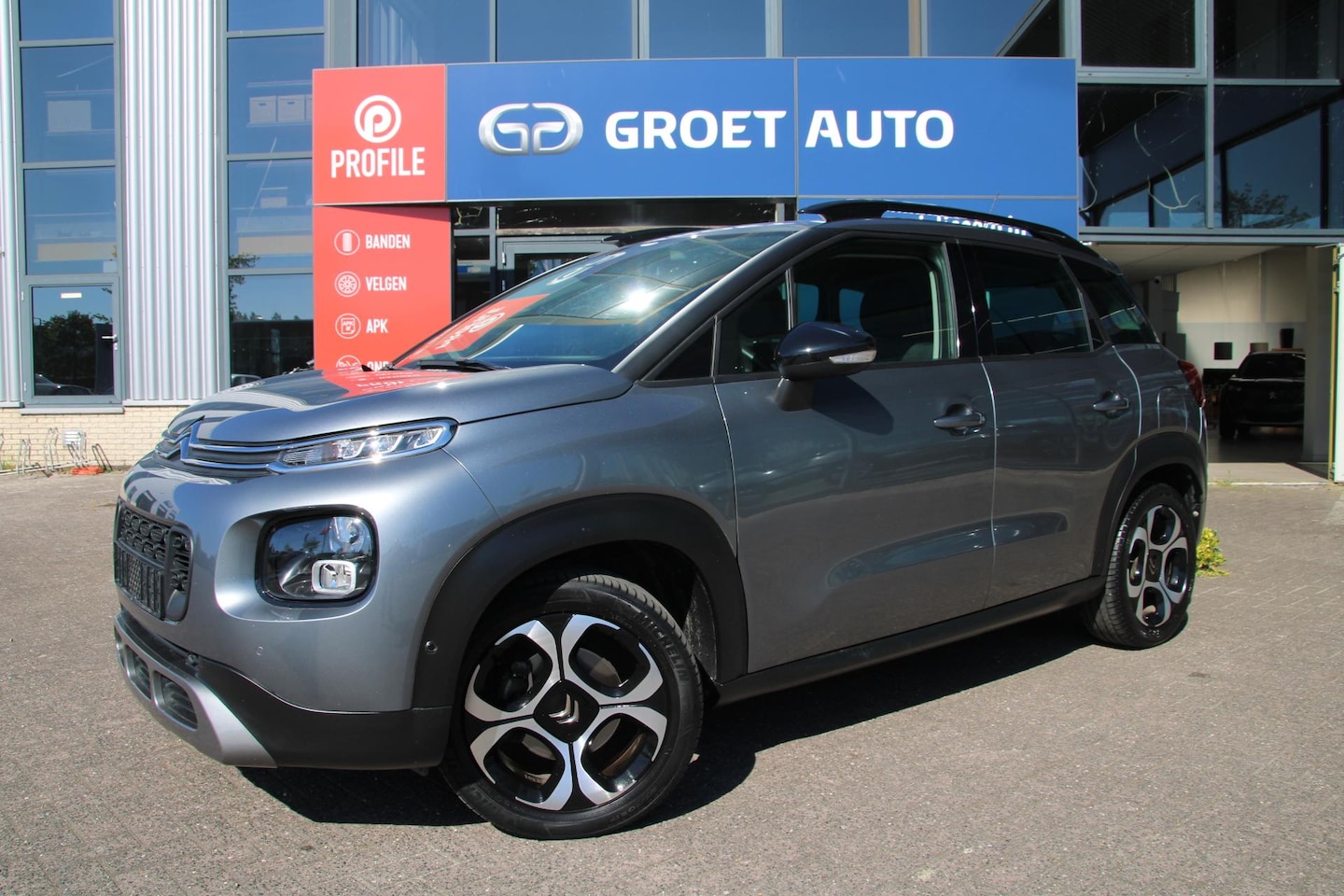 Citroën C3 Aircross - 1.2 PureTech S&S 110pk Shine Automaat Airco Navi Camera Carplay - AutoWereld.nl