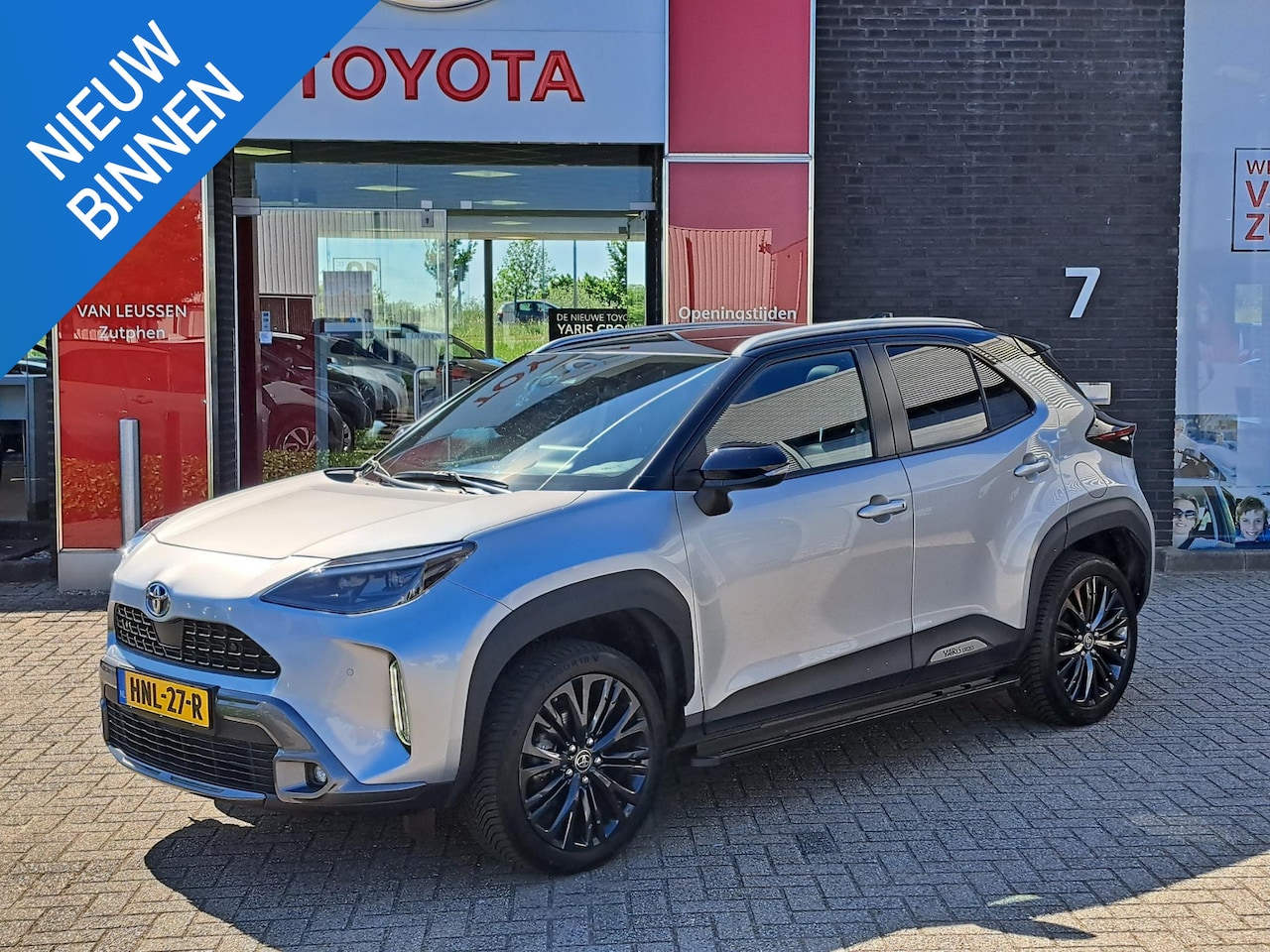 Toyota Yaris Cross - 1.5 Hybrid AWD Adventure TREEPLANKEN DODEHOEKSENSOREN PANORAMADAK PDC - AutoWereld.nl