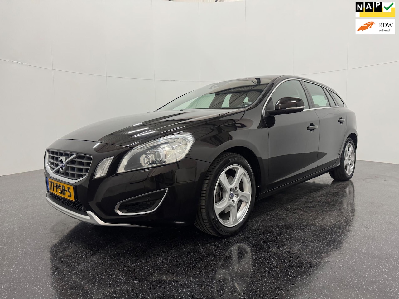 Volvo V60 - 1.6 T4 Summum / Leder Trekhaak - AutoWereld.nl