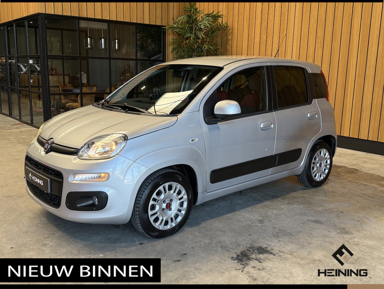 Fiat Panda - 0.9 TwinAir Lounge. Clima. PDC. Navigatie. 65000 km met NAP - AutoWereld.nl