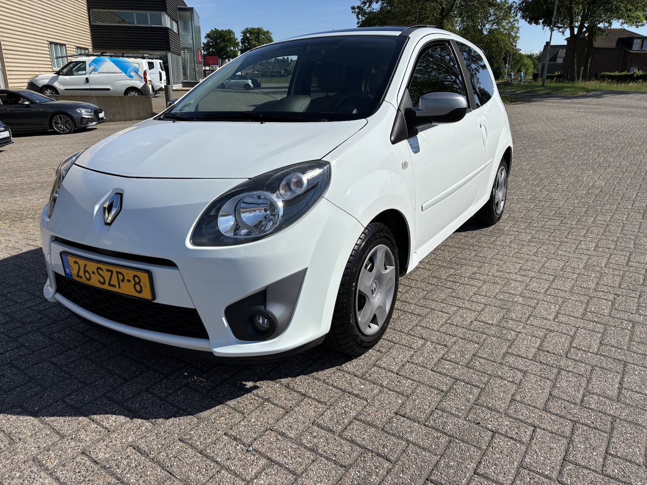 Renault Twingo - 1.2-16V Night & Day [ panoschuifdak,airco,audio,cruise ] - AutoWereld.nl
