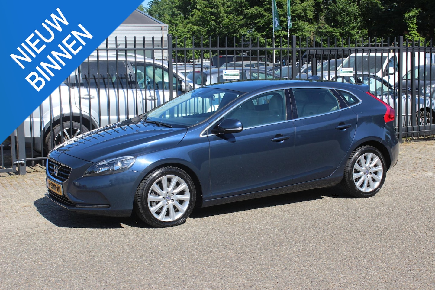 Volvo V40 - 2.0 D3 Automaat, Echte 5 cil.Volvo motor! Momentum - AutoWereld.nl
