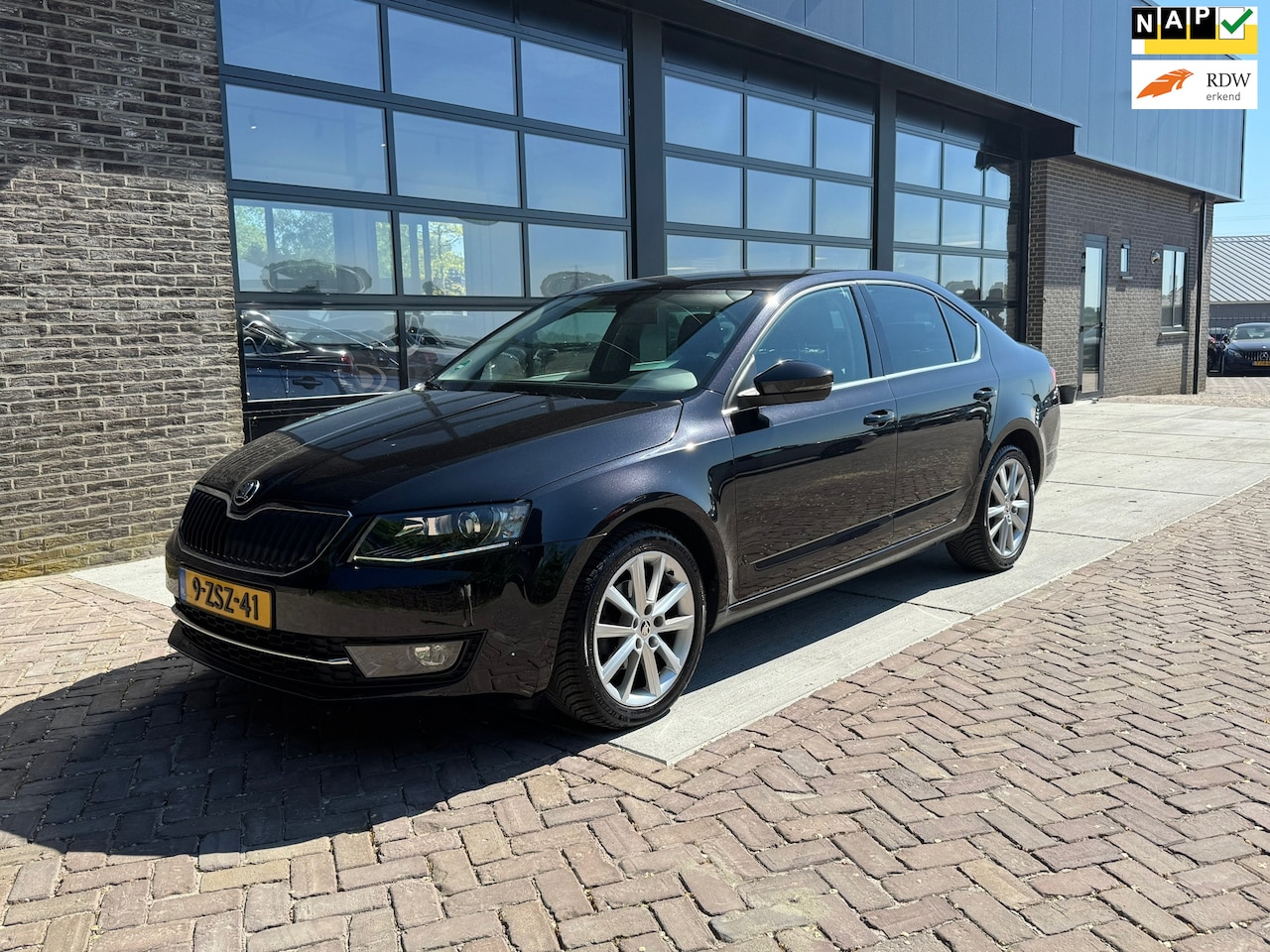 Skoda Octavia - 1.6 TDI Greentech Ambition Businessline | PDC | Navi | Clima | Cruise | - AutoWereld.nl