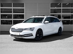 Skoda Superb Combi - 1.4 PHEV 218 pk Laurin & Klement | Panoramadak | Trekhaak | Leder | Rondom camera