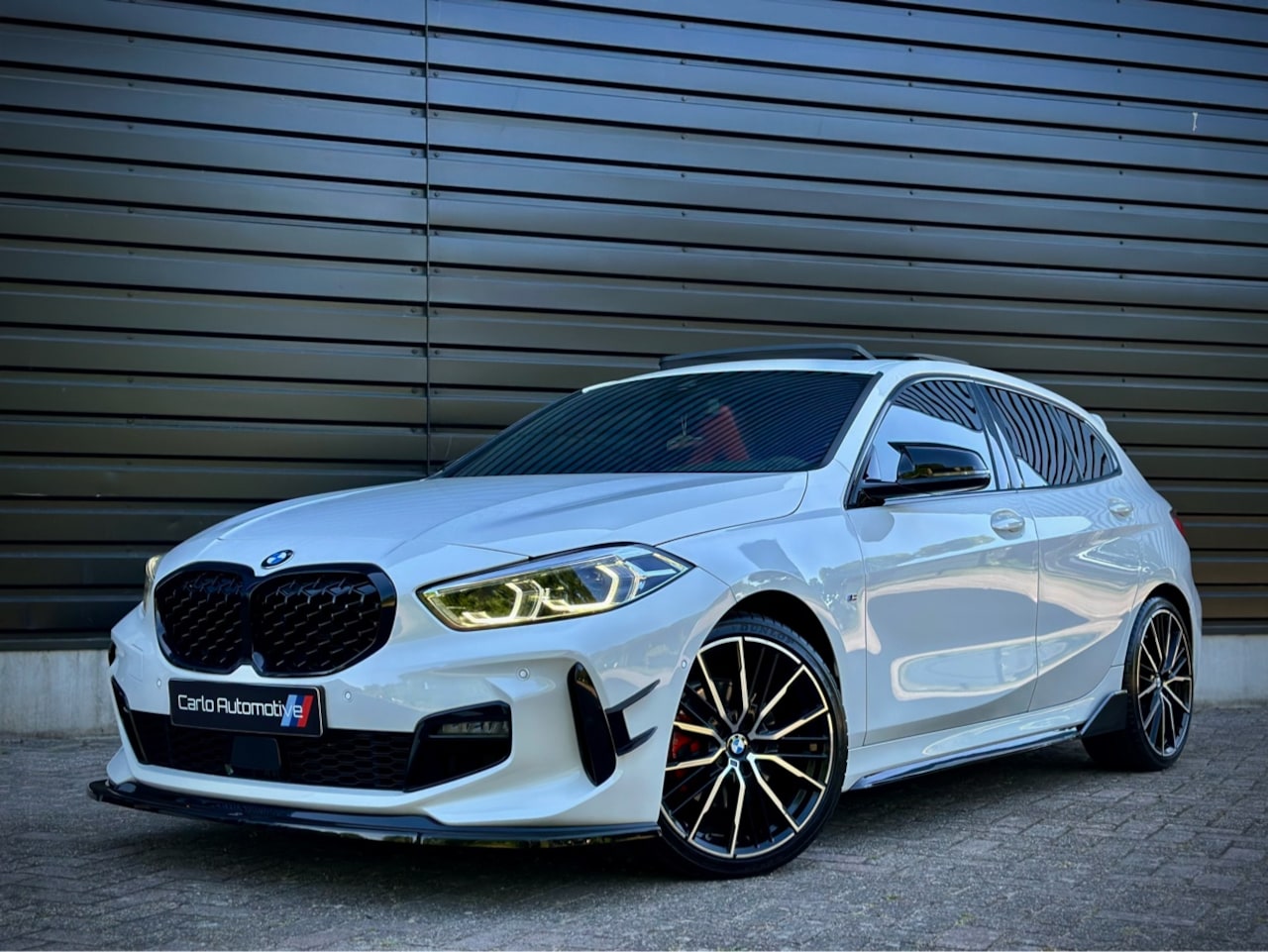 BMW 1-serie - 118i M135 M-PERF. PANO|SCHAALSTOEL|HUD|H/K|CAMERA - AutoWereld.nl