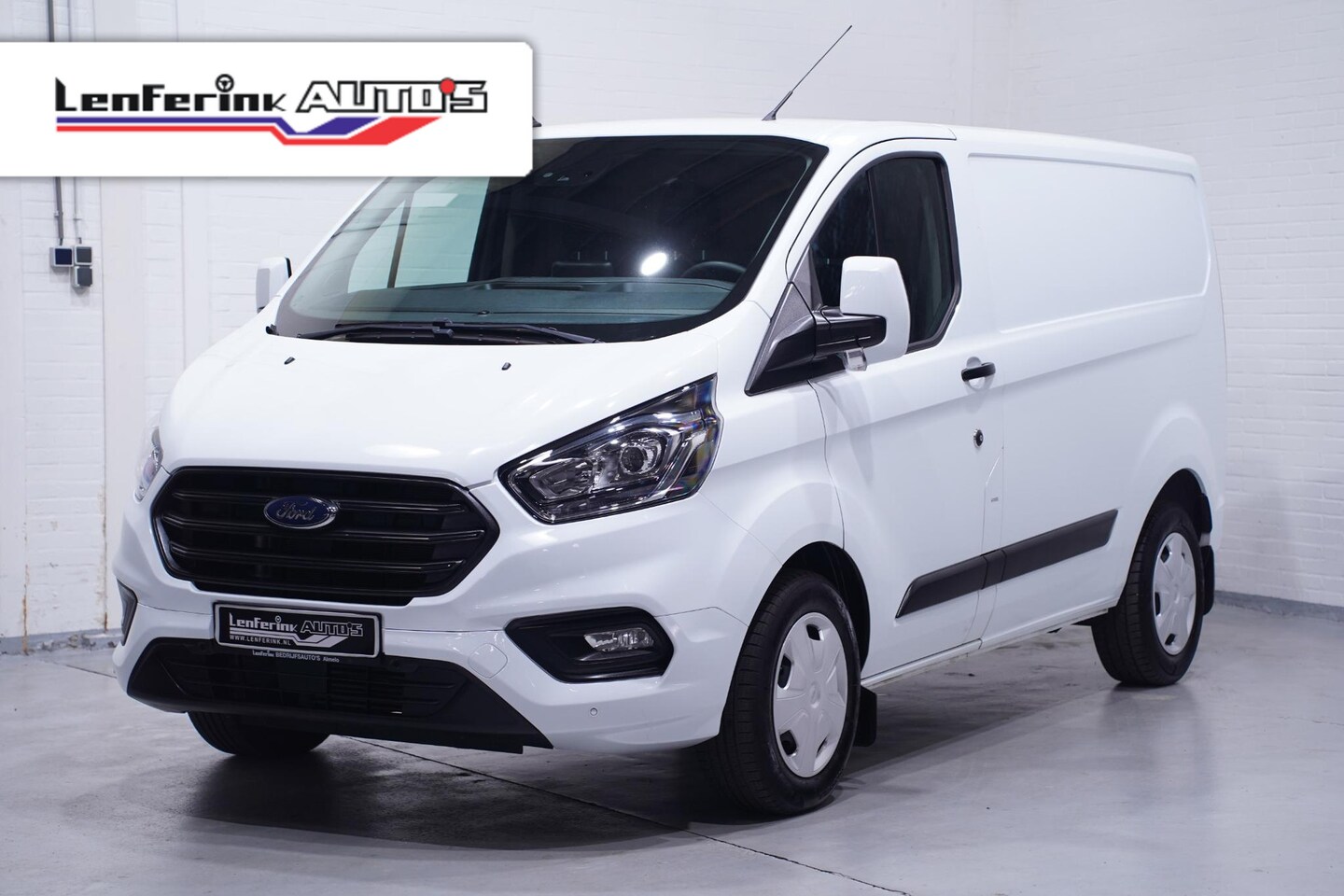 Ford Transit Custom - 2.0 TDCI 130 pk L1H1 Navi, Camera, Airco Laadruimte Pakket, PDC V+A, Cruise control, 3-Zit - AutoWereld.nl