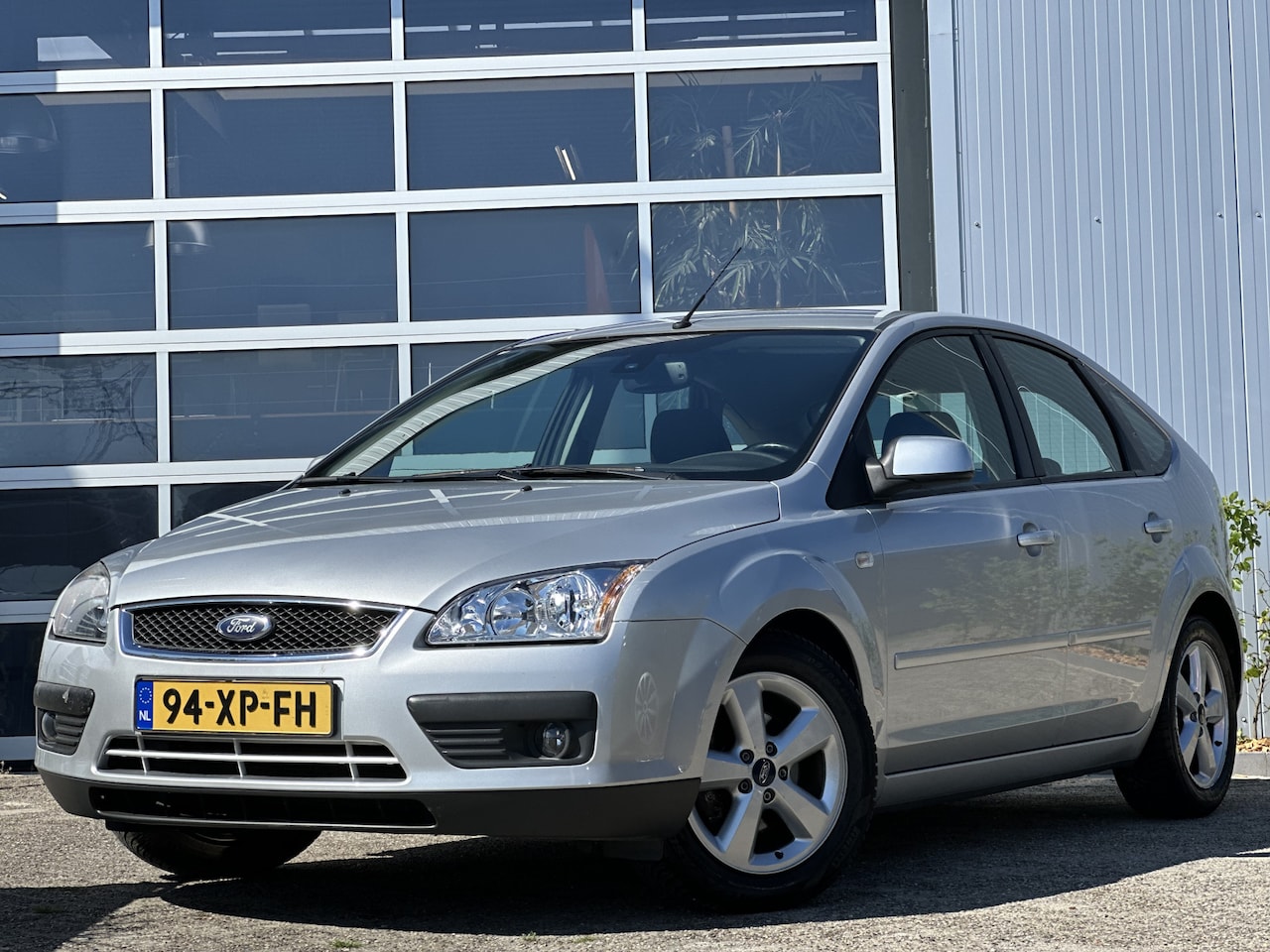 Ford Focus - 1.6-16V Futura 100pk | Bluetooth | Cruise control | Easy Sound System 6000 | Parkeersensor - AutoWereld.nl