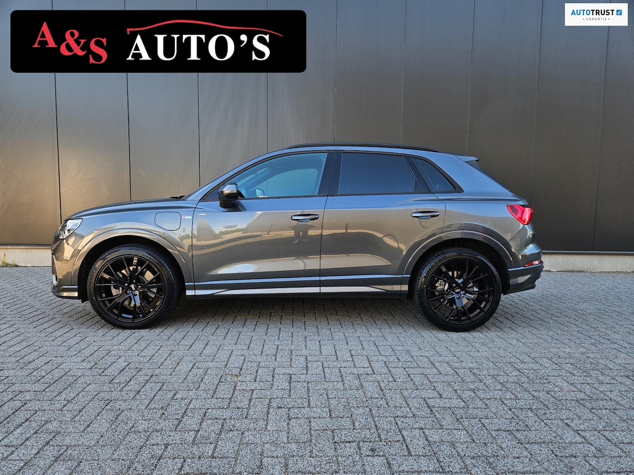 Audi Q3 - 45 TFSI e 245pk 3x S line Panodak Matrix Acc Sfeerverlichting Camera Memory Elektrische ko - AutoWereld.nl