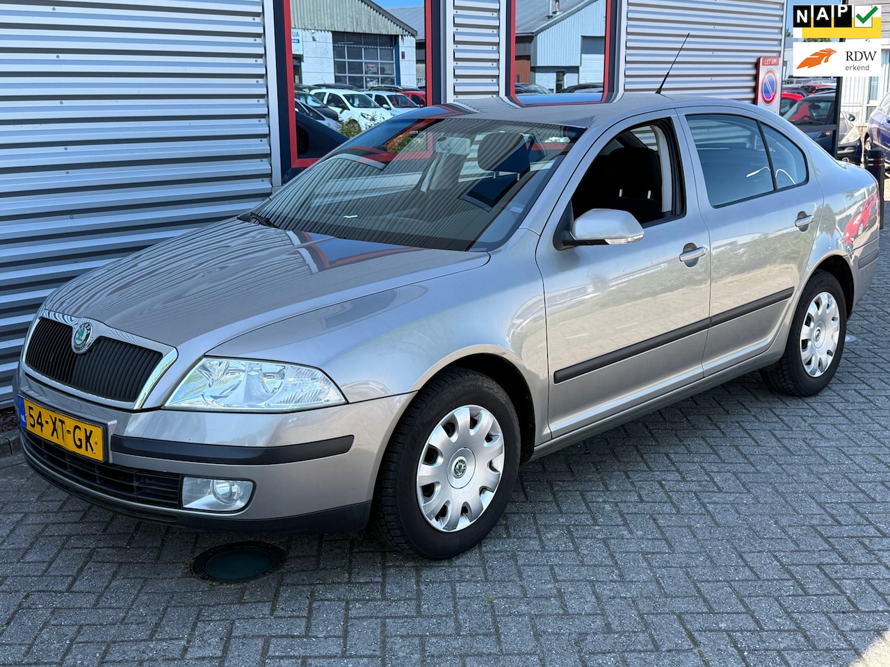 Skoda Octavia - 1.6 75kw Ambiente AUTOMAAT - AutoWereld.nl