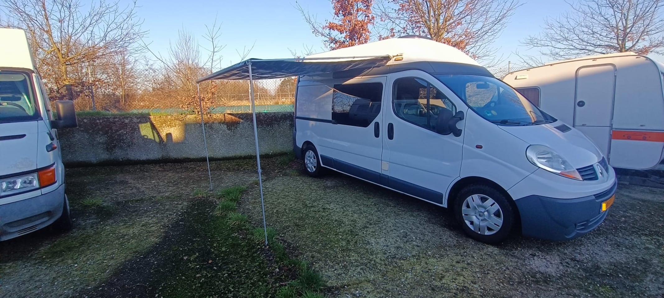 Renault Trafic - Hele nette 9-persoons Renault Traffic camper (2 hoog, 2 lang) - AutoWereld.nl