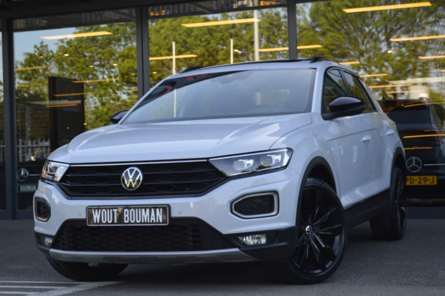 Volkswagen T-Roc - 1.5 TSI Sport DSG Led Panorama Virtual Acc Camera Keyless Afn.trekh Pdc - AutoWereld.nl