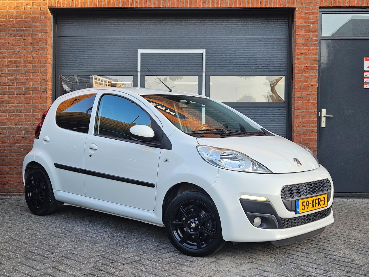Peugeot 107 - 1.0 Active Airco 14" LED Elek. ramen - AutoWereld.nl