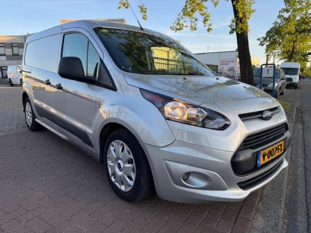 Ford Transit Connect - 1.5 TDCI L2 Trend Euro 6 Airco,Navigatie,Camera - AutoWereld.nl