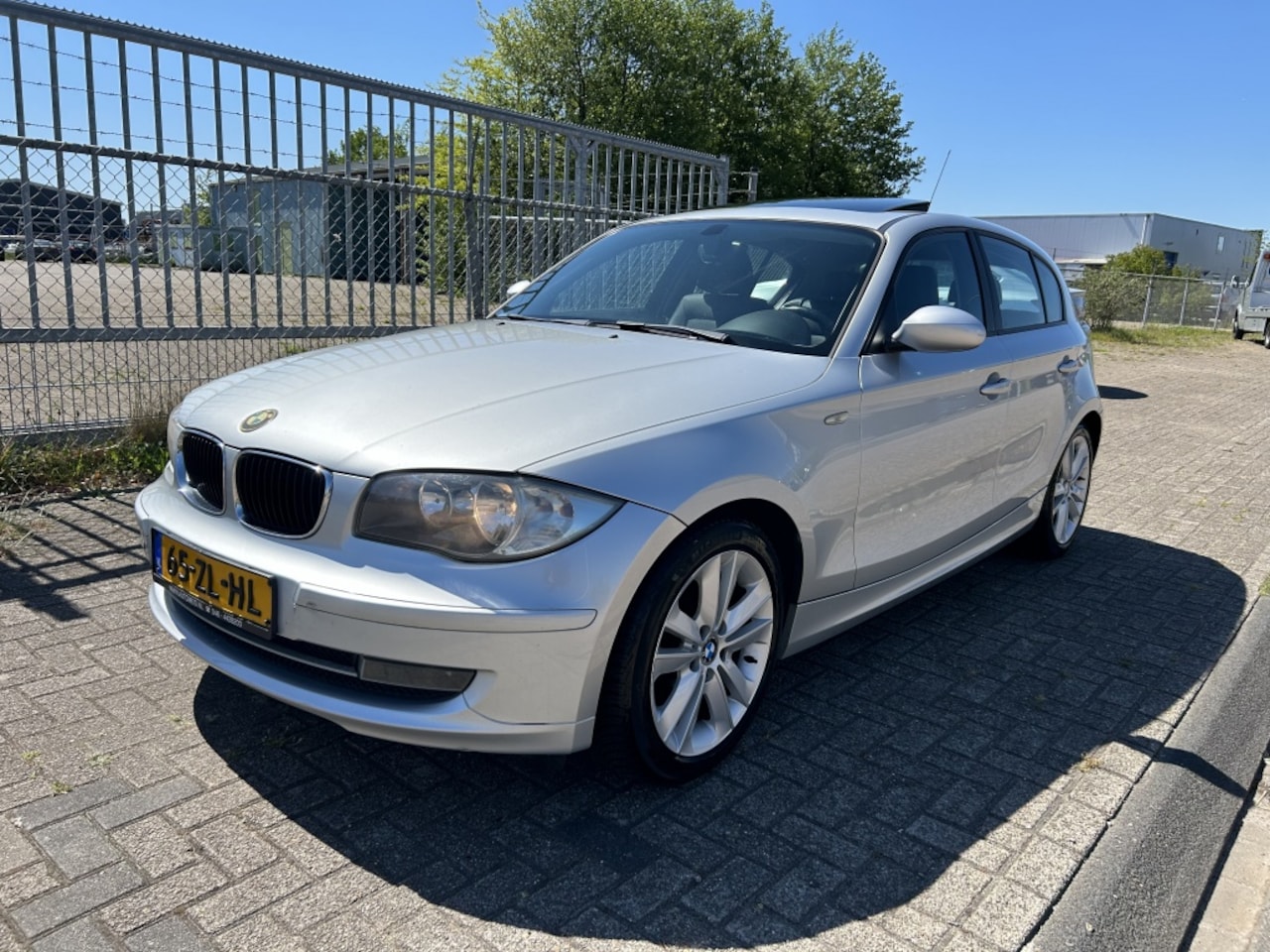 BMW 1-serie - 118i High Executive / Automaat / Dak / Leer - AutoWereld.nl