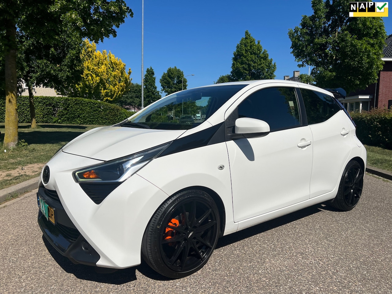 Toyota Aygo - 1.0 VVT-i x-play limited 1.0 VVT-i x-play limited - AutoWereld.nl