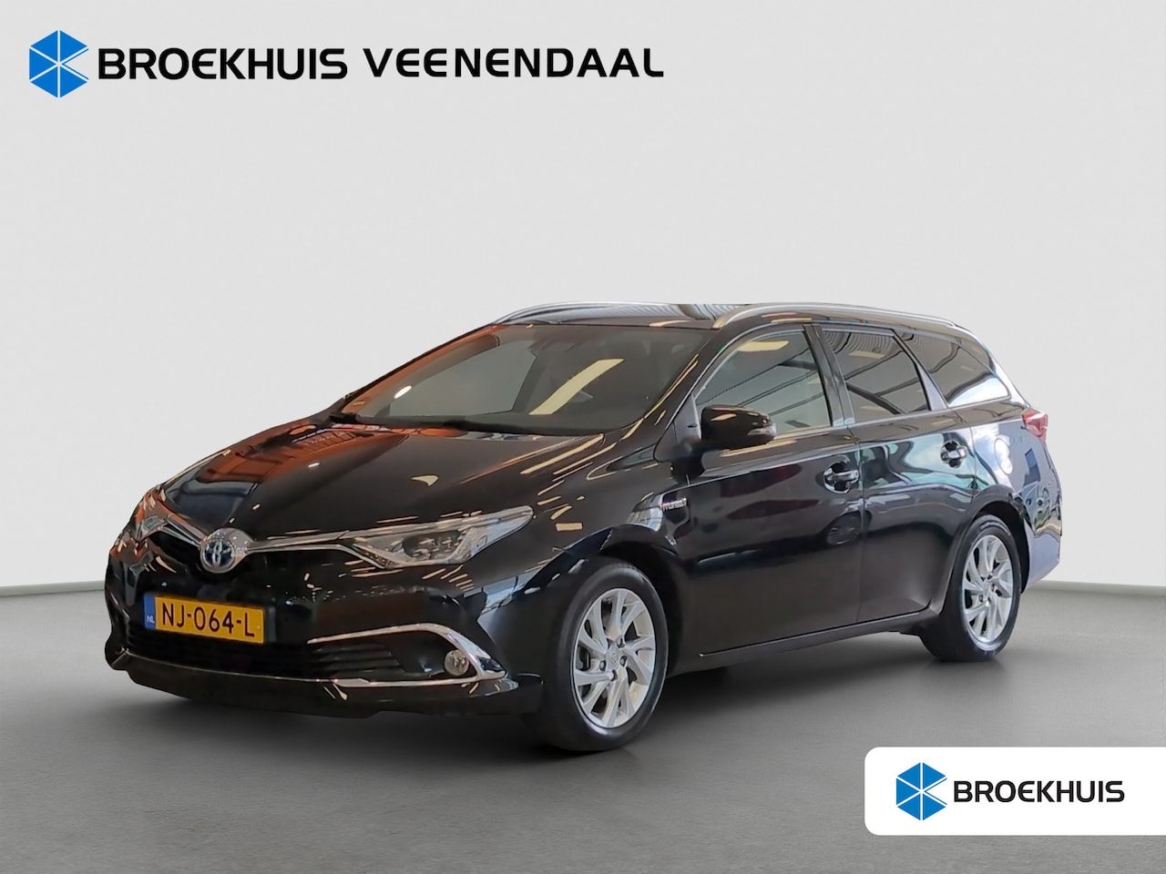 Toyota Auris Touring Sports - 1.8 Hybrid | Panoramadak | Camera | Stoelverwarming - AutoWereld.nl