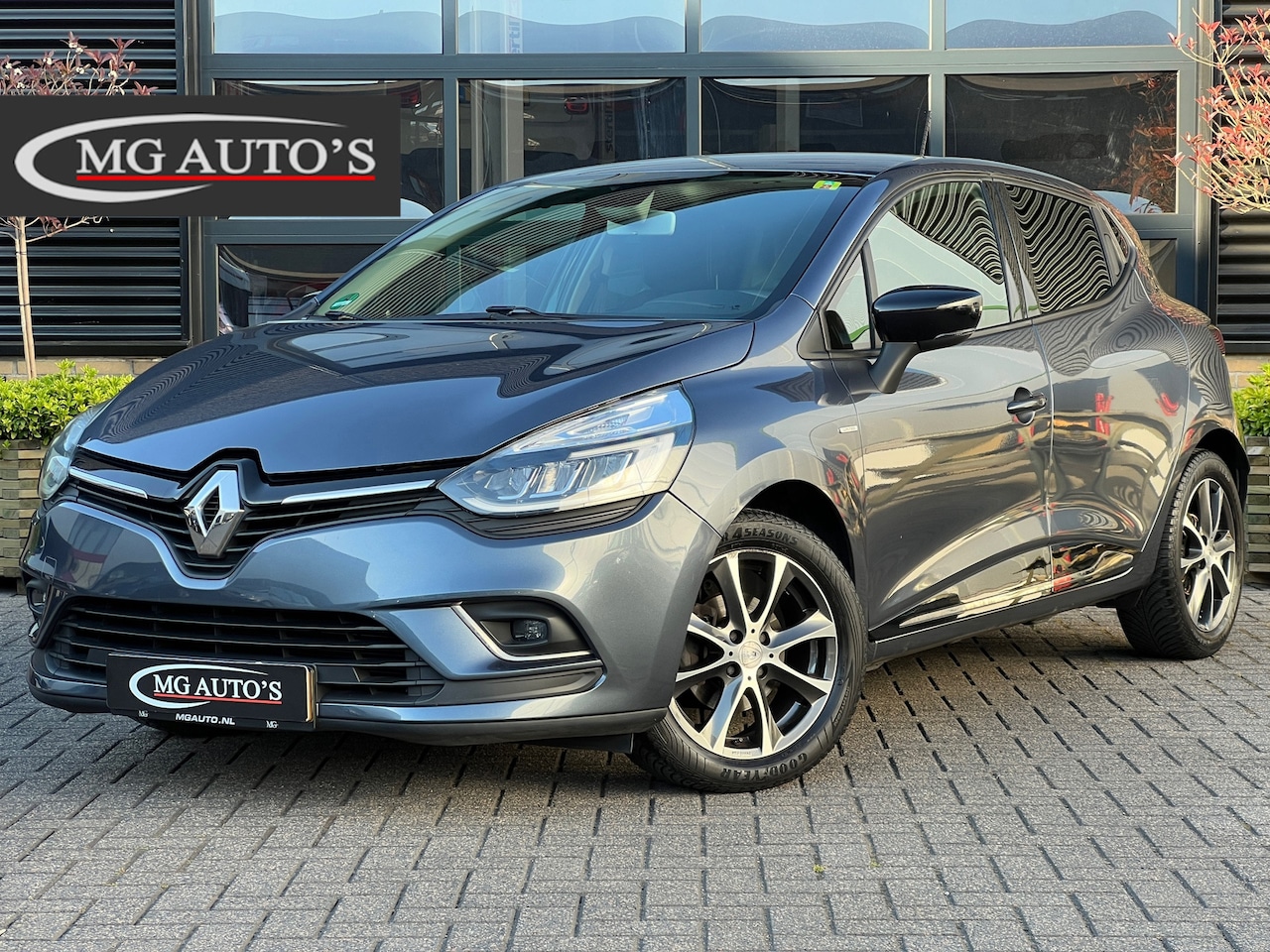 Renault Clio - 1.2 TCe Limited | Volledig Onderhouden | Navigatie | Cruise Control | Climate Control | St - AutoWereld.nl