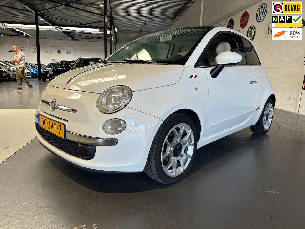 Fiat 500 - 1.2 Lounge/Panoramadak/1e eigenaar/Apk nieuw bij aflevering - AutoWereld.nl