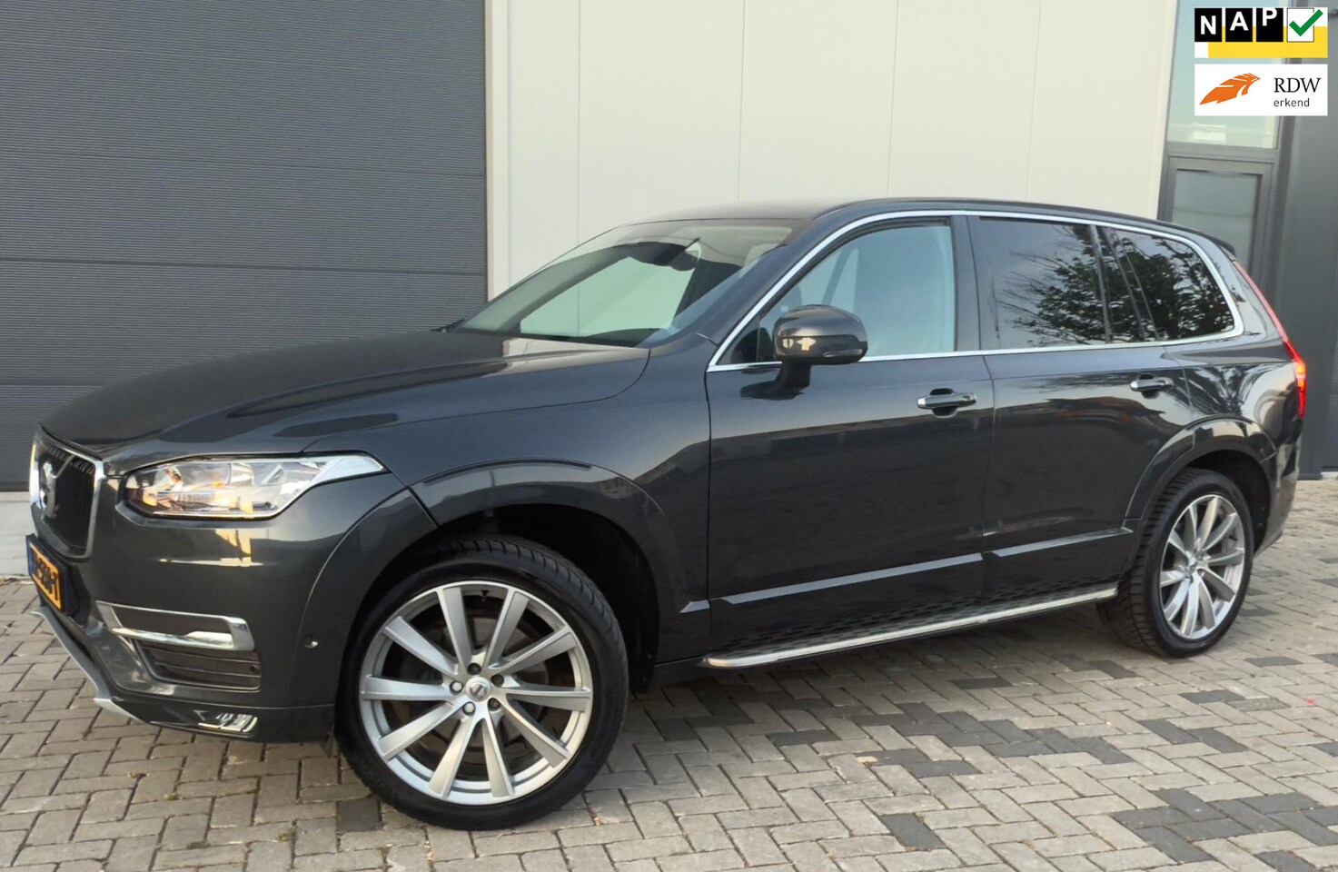 Volvo XC90 - 2.0 D5 AWD Momentum 2.0 D5 AWD Momentum - AutoWereld.nl