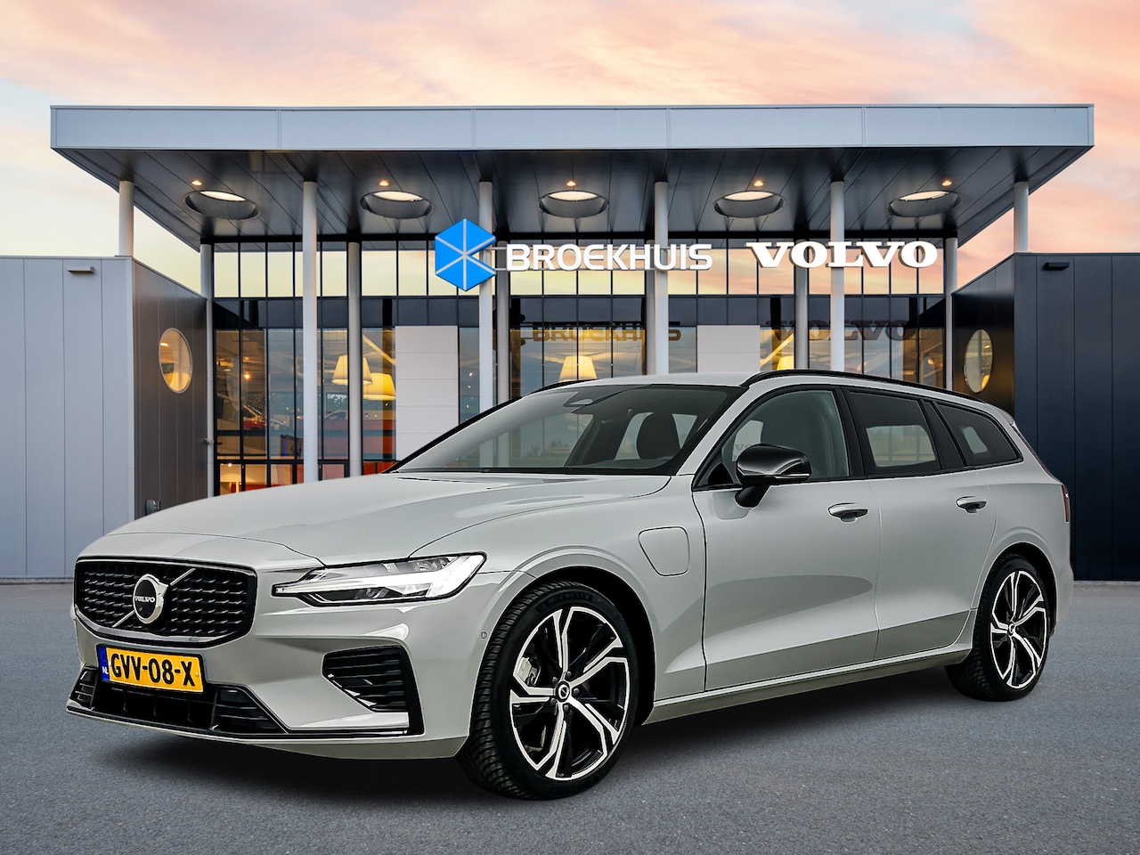 Volvo V60 - T6 Recharge AWD Plus Dark | 19" | Sportstoelen | 360 Camera | Trekhaak | Getint glas | Ele - AutoWereld.nl