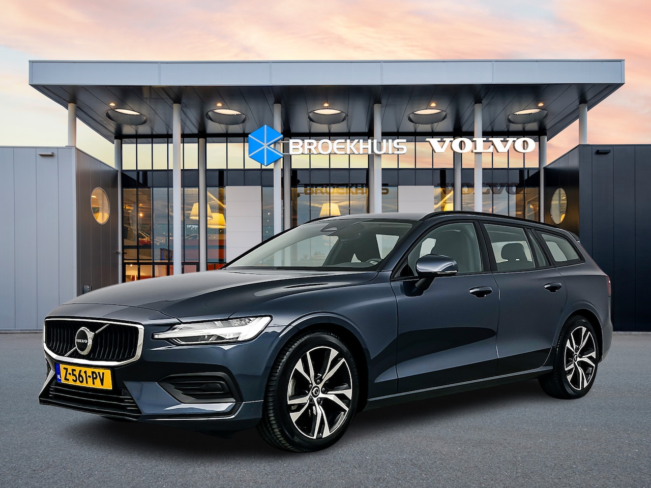 Volvo V60 - B3 Mild Hybrid Essential | 18" | Trekhaak | Adaptieve cruise | BLIS | Stoel/stuurverwarmin - AutoWereld.nl