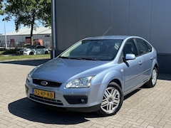 Ford Focus - 1.6-16V Ghia Automaat/ Trekhaak/Airco