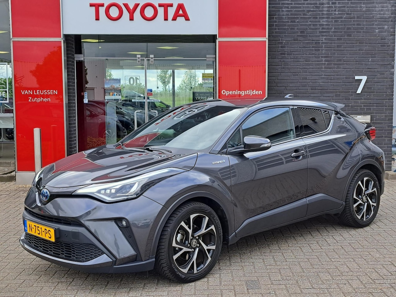 Toyota C-HR - 2.0 Hybrid Style Luxury TREKHAAK STOELVERWARMING NAVIGATIE ELEK. SPIEGELS CRUISE CONTROL - AutoWereld.nl