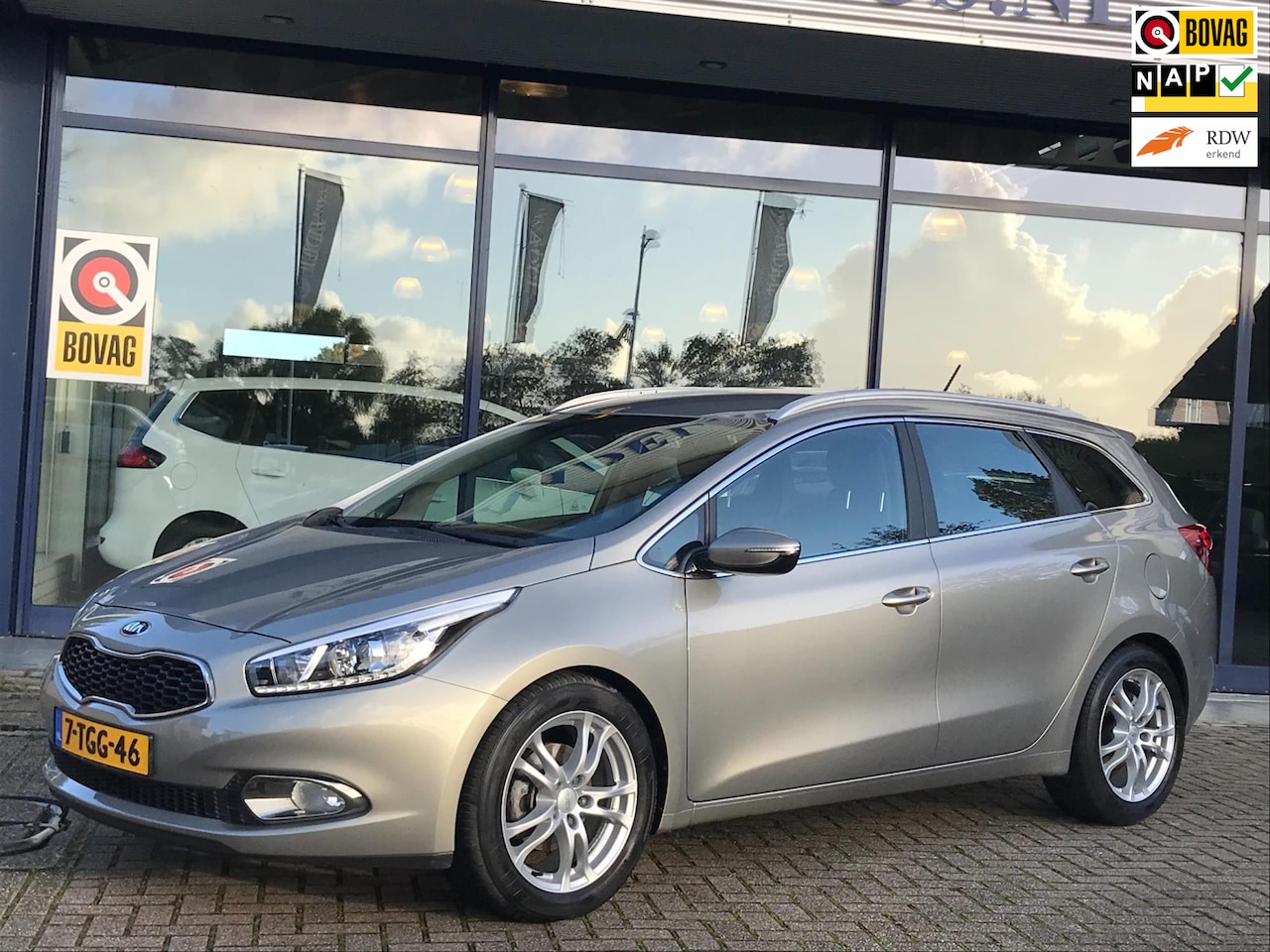 Kia Cee'd Sportswagon - 1.6 GDI 20th Anniversary Navi Cruise Airco NAP NL-Auto Dealeronderhouden! - AutoWereld.nl