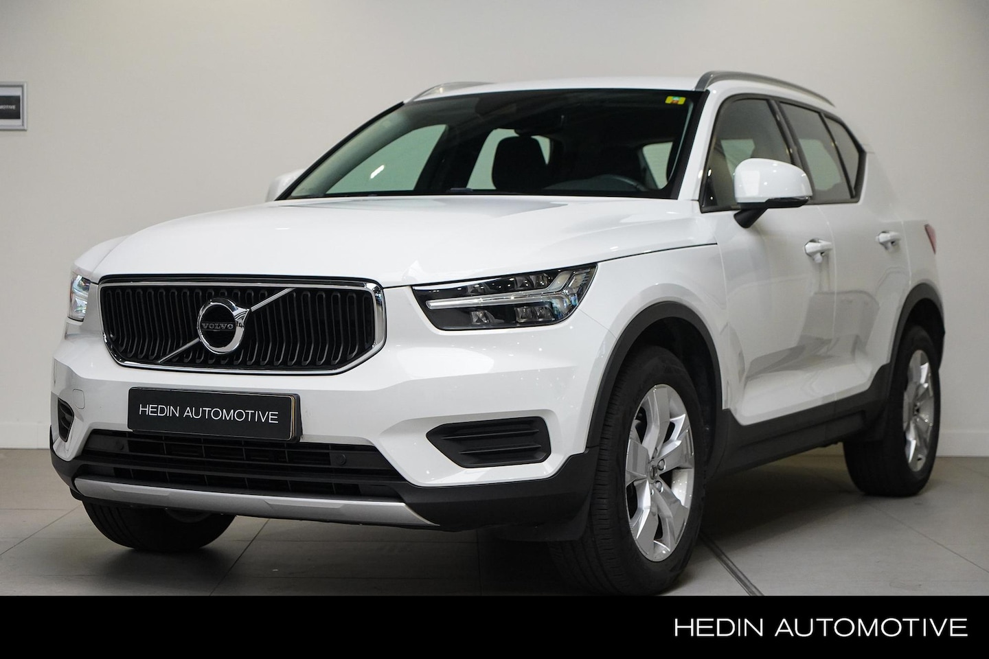 Volvo XC40 - T2 Momentum 130pk Automaat | Navigatie Full Mapp | Volvo On Call | Climate Control | Cruis - AutoWereld.nl