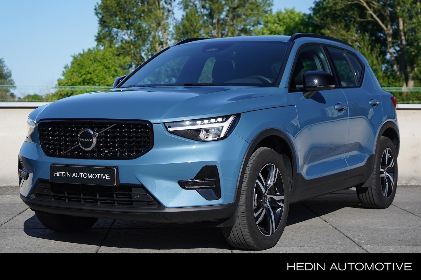 Volvo XC40 - 2.0 B4 Plus Dark Intellisafe Assist | Blis | verwarmbare voorruit | Trekhaak | Harman/Kard - AutoWereld.nl