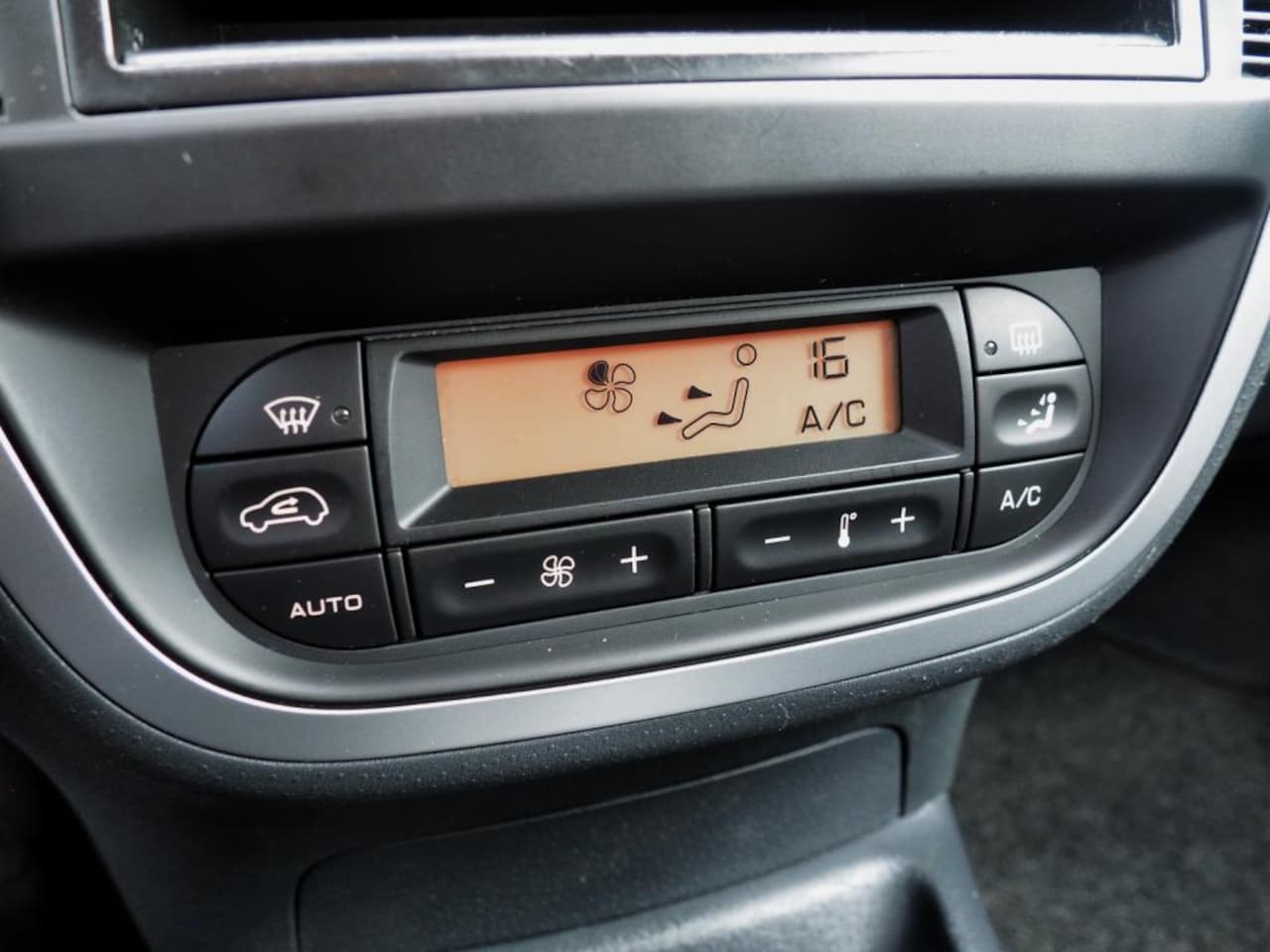 Citroën C3 - 1.4 Ligne Ambiance CLIMA CRUISE TREKHAAK PARKEER S.