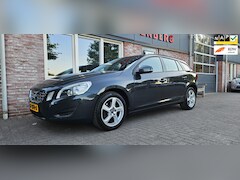 Volvo V60 - 1.6 T3 Kinetic Trekhaak Airco Cruise Control Navigatie Nette Auto