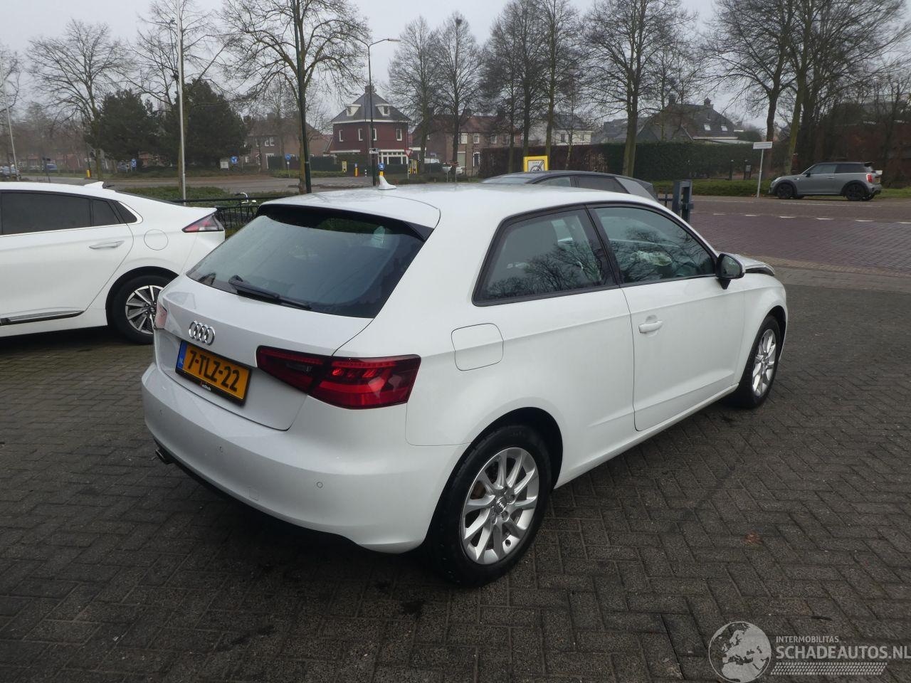 Audi A3 - 1.2 TFSI Attraction Pro Line plus 1.2 TFSI Attraction Pro Line plus - AutoWereld.nl