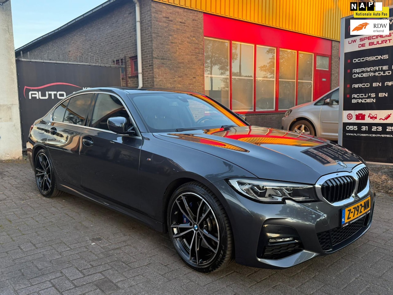 BMW 3-serie - 330i High Executive NAP|M-sport|Navi|LED|360 Camera|Stuur verw.|Stoel verw.|FULL OPTIE..!! - AutoWereld.nl