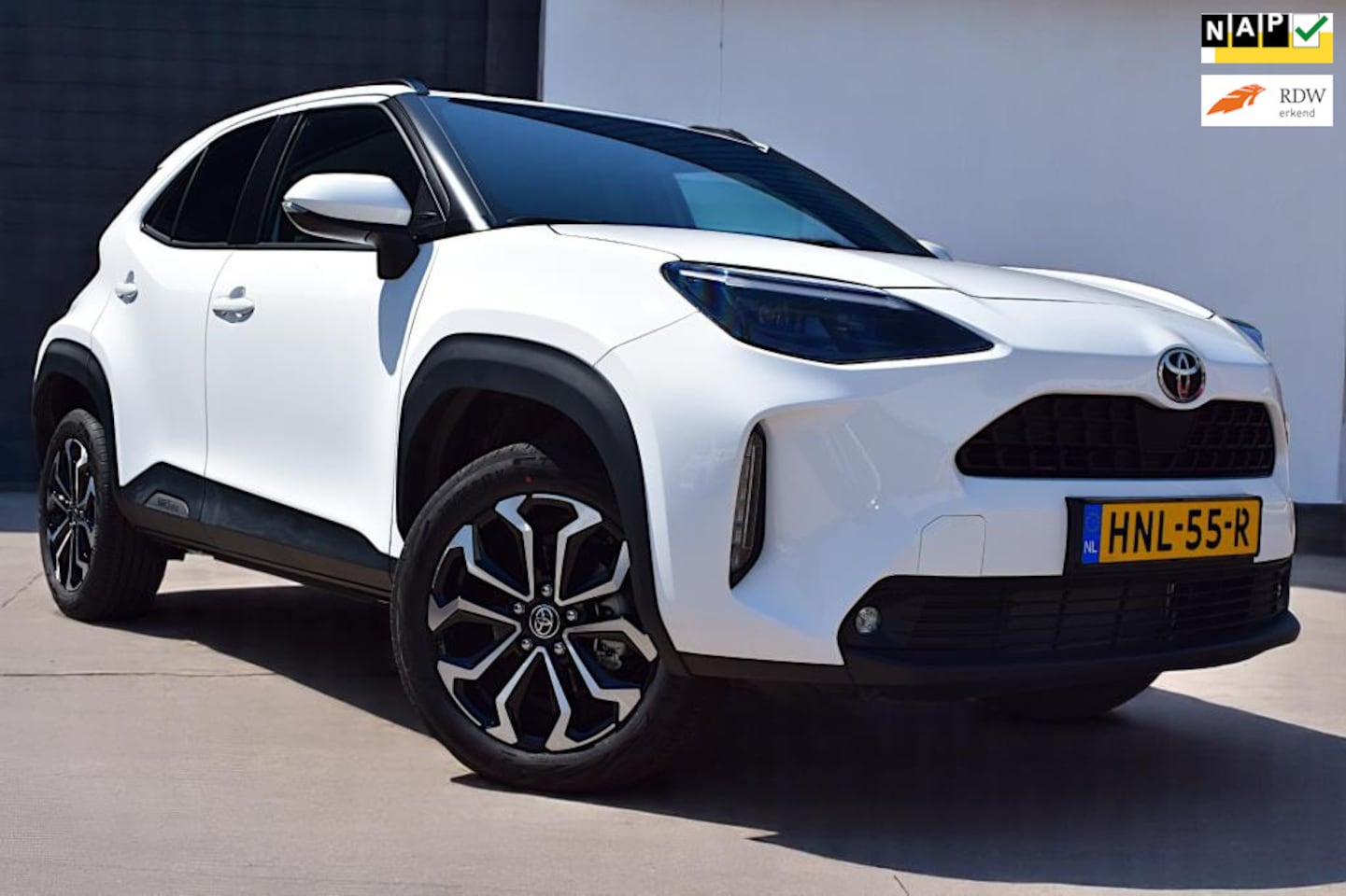 Toyota Yaris Cross - 1.5 Hybrid 115 Active, NIEUWE AUTO,APPLE/ANDROID AD-CRUISE CAMERA 17"LM-VELGEN - AutoWereld.nl