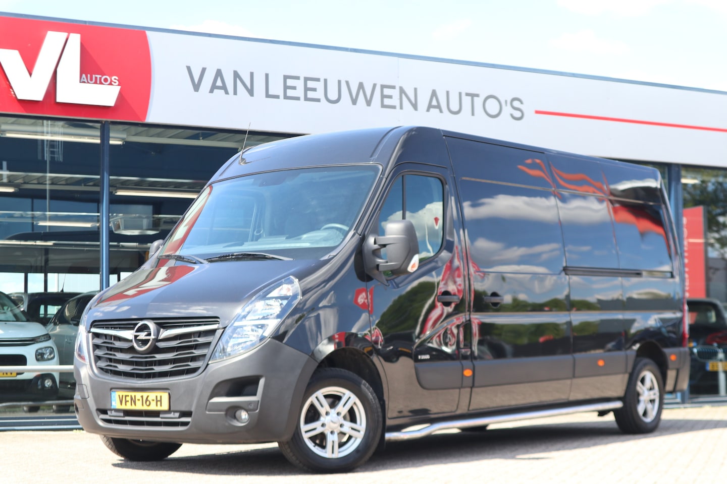 Opel Movano - 2.3 Turbo L3H2 | 180 pk | Navigatie | Trekhaak! - AutoWereld.nl