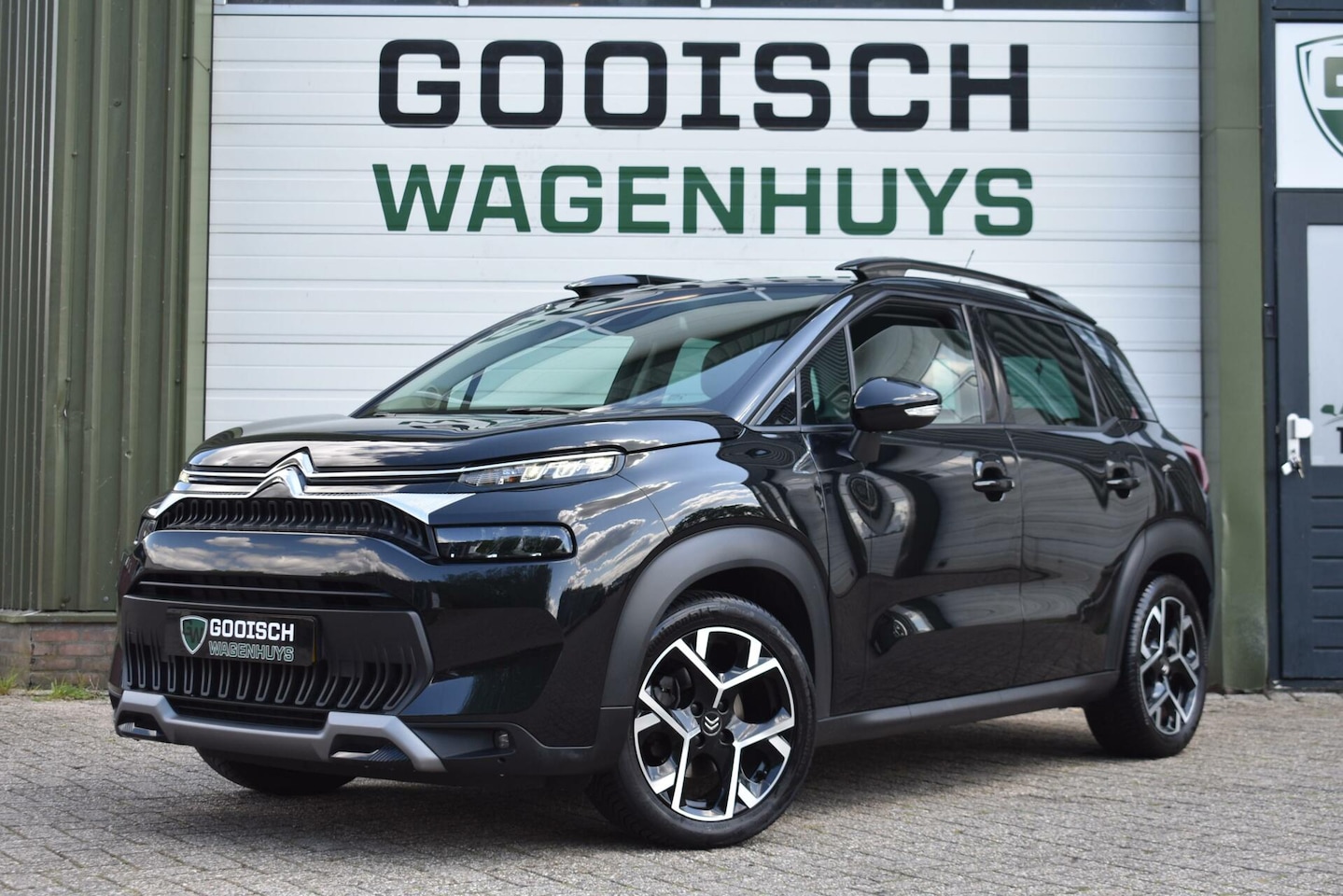 Citroën C3 Aircross - 1.2 PureTech Shine Carplay | Stoelverwarming | Trekhaak | - AutoWereld.nl