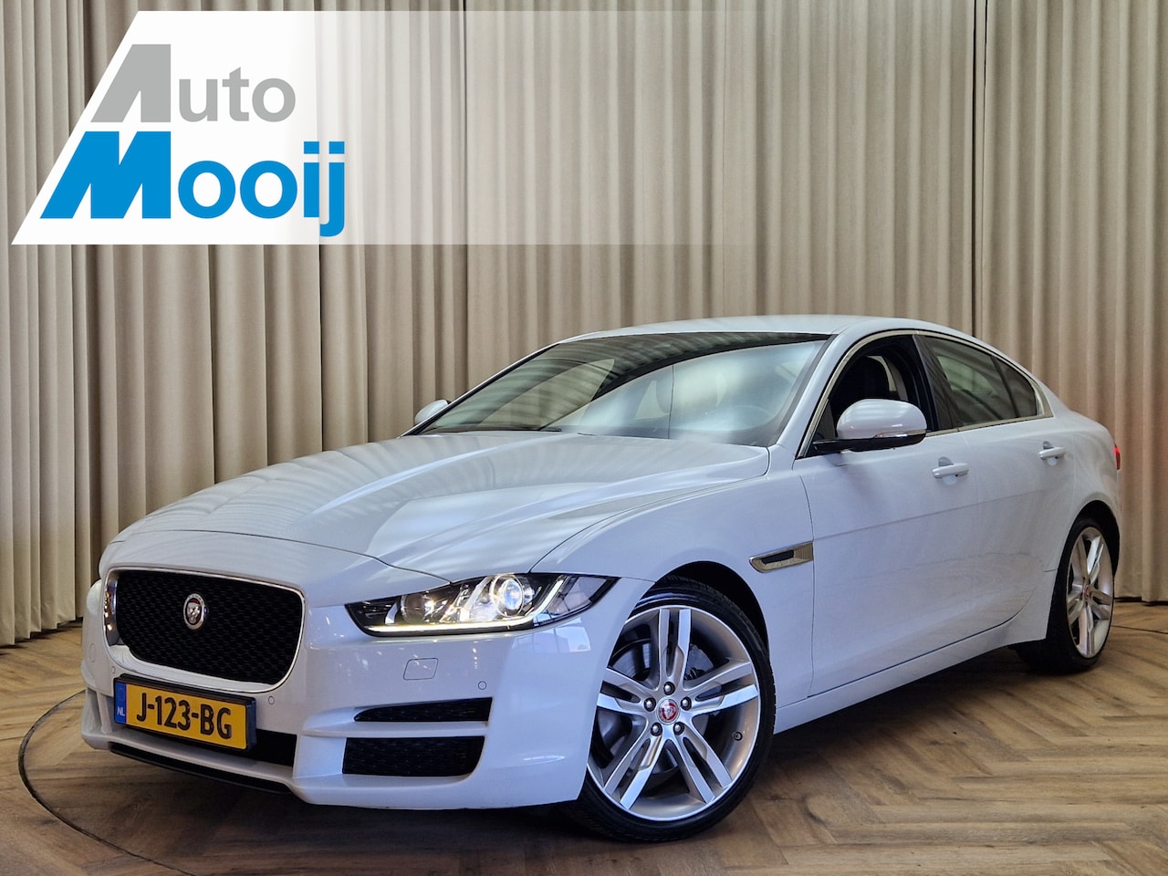 Jaguar XE - 2.0 Portfolio *Memory* Stoel-Stuurverwarming / Leder / Xenon / Camera / Navigatie / Cruise - AutoWereld.nl
