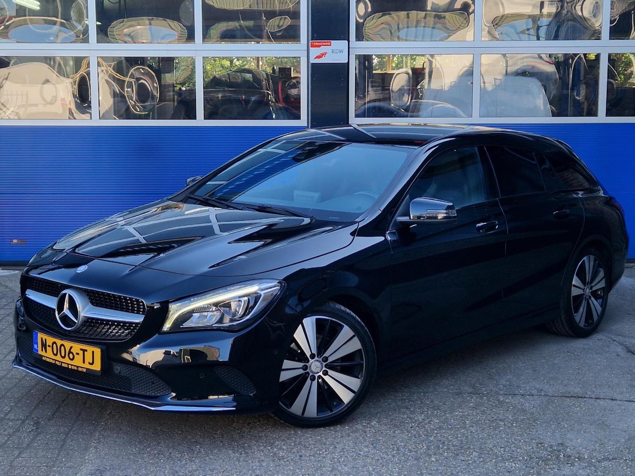 Mercedes-Benz CLA-klasse Shooting Brake - 180 / Automaat / Navigatie / Bluetooth / Parkeersensoren / Cruise control - AutoWereld.nl