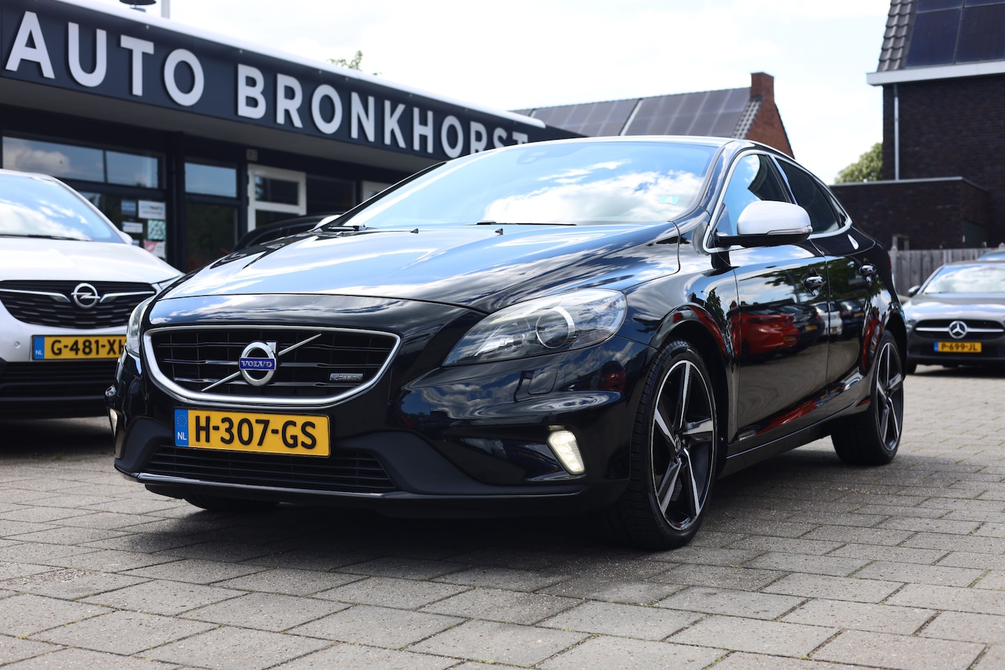 Volvo V40 - 1.6 T3 R-DESIGN | NAVI | CAMERA | 18 INCH - AutoWereld.nl
